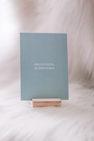 Kus door de brievenbus