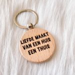 Houten sleutelhanger - liefde huis