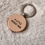 Houten sleutelhanger - Pocket hug