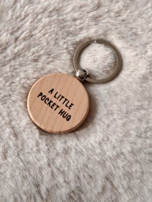 Houten sleutelhanger - Pocket hug