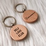 Houten sleutelhanger - self love club