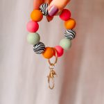 Kralen sleutelhanger: groen/oranje zebra
