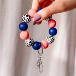 Kralen sleutelhanger: blauw/roze