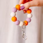 Kralen sleutelhanger: paars/oranje