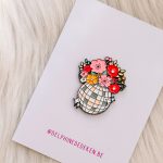 Pin disco flower