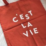 Totebag c'est la vie baksteenrood