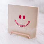 Nude tegel: happy girls club