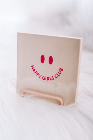 Nude tegel: happy girls club