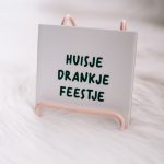Witte mozaïek tegel: huisje drankje feestje