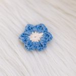 Bloem magneet blauw/wit