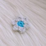 Bloem magneet blauw tinten