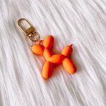 Ballonhondje sleutelhanger mat oranje