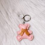 Beer sleutelhanger roze