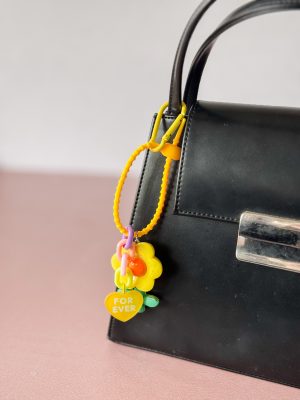 Bag charm flower geel
